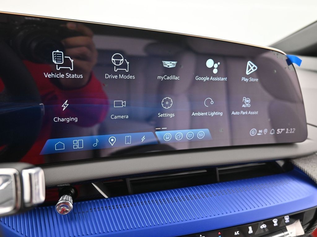 Cadillac OPTIQ Vehicle Full-screen Gallery Image 10