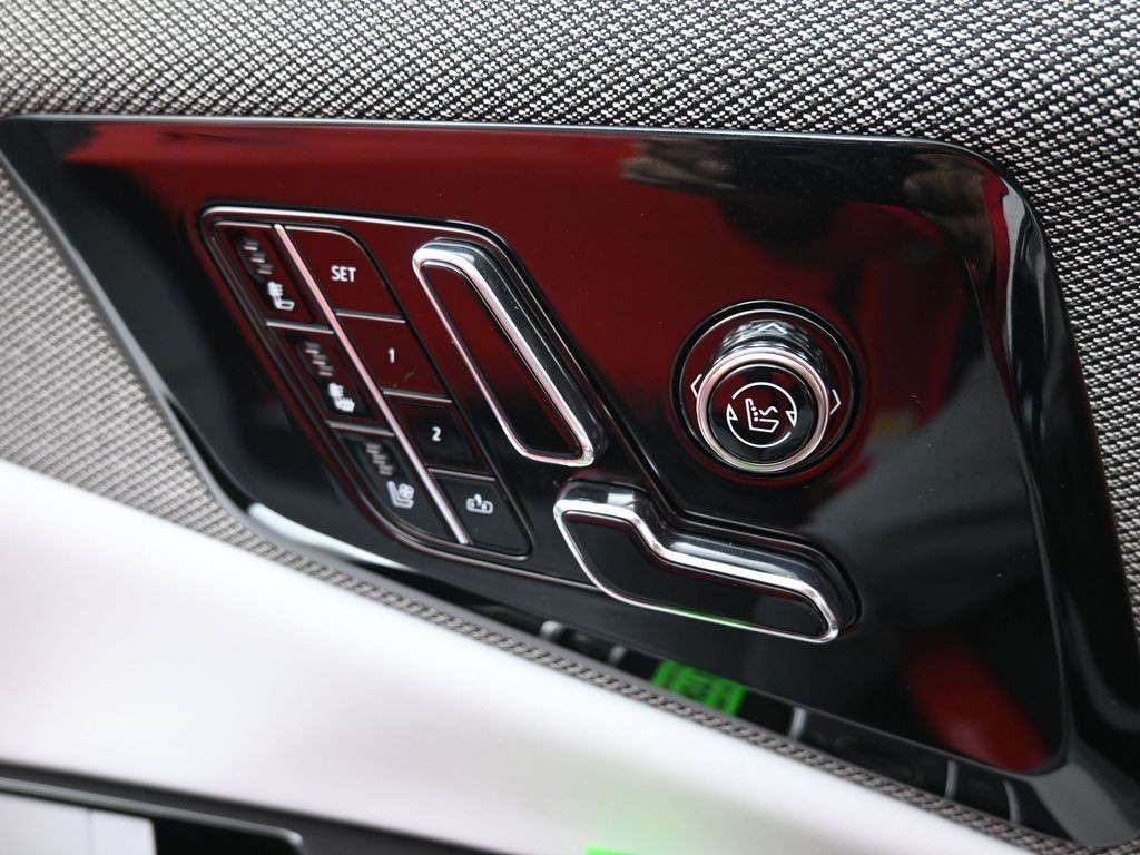 Cadillac OPTIQ Vehicle Full-screen Gallery Image 15