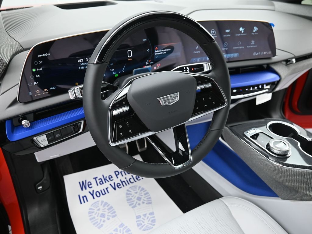 Cadillac OPTIQ Vehicle Full-screen Gallery Image 16