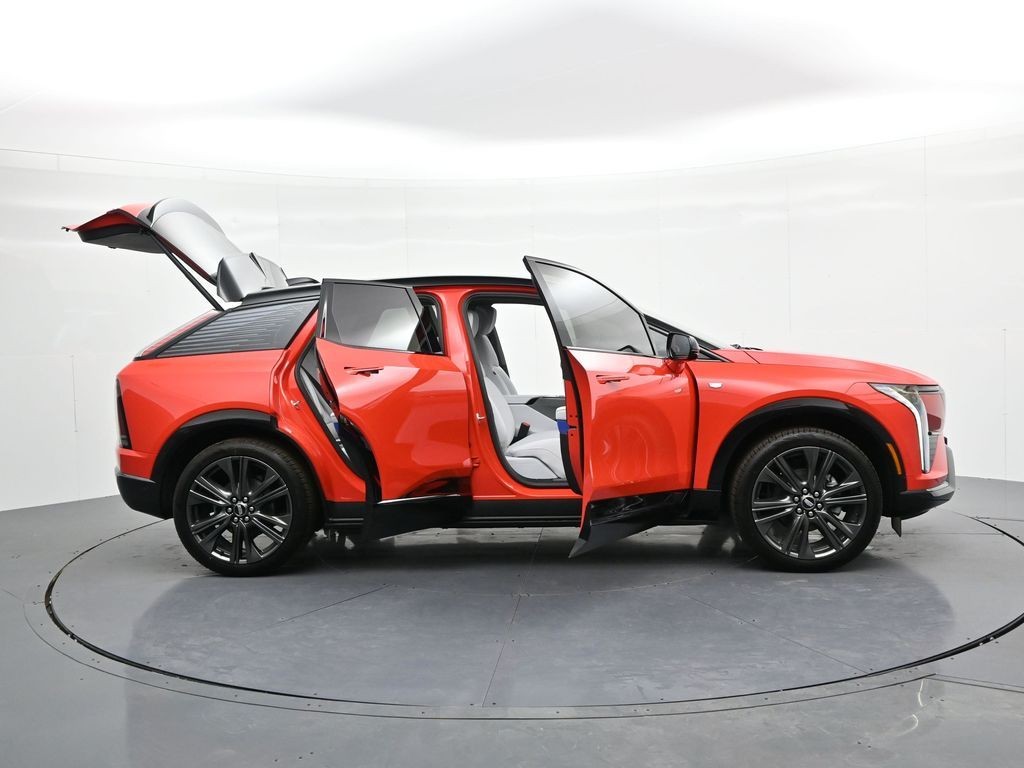 Cadillac OPTIQ Vehicle Full-screen Gallery Image 25