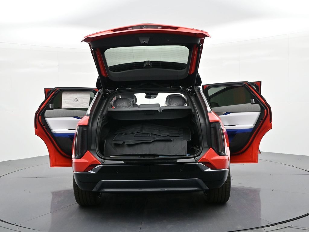 Cadillac OPTIQ Vehicle Full-screen Gallery Image 28