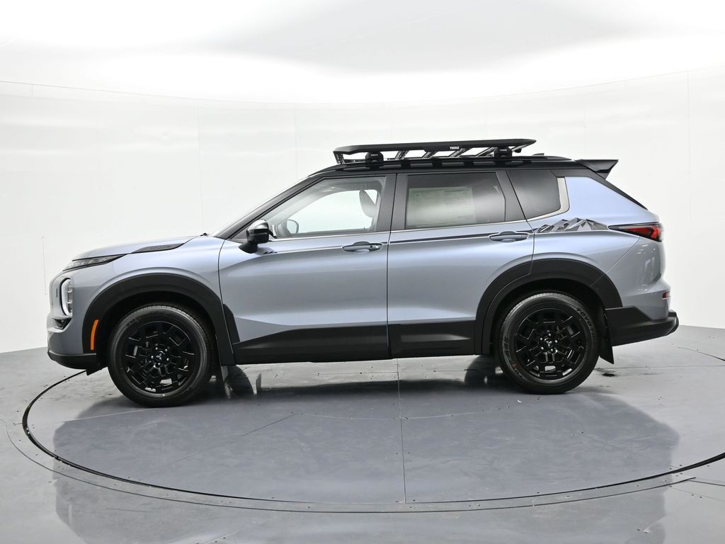 Mitsubishi Outlander Vehicle Full-screen Gallery Image 9