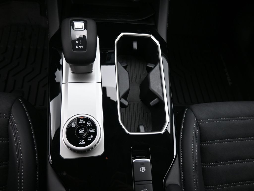 Mitsubishi Outlander Vehicle Full-screen Gallery Image 14