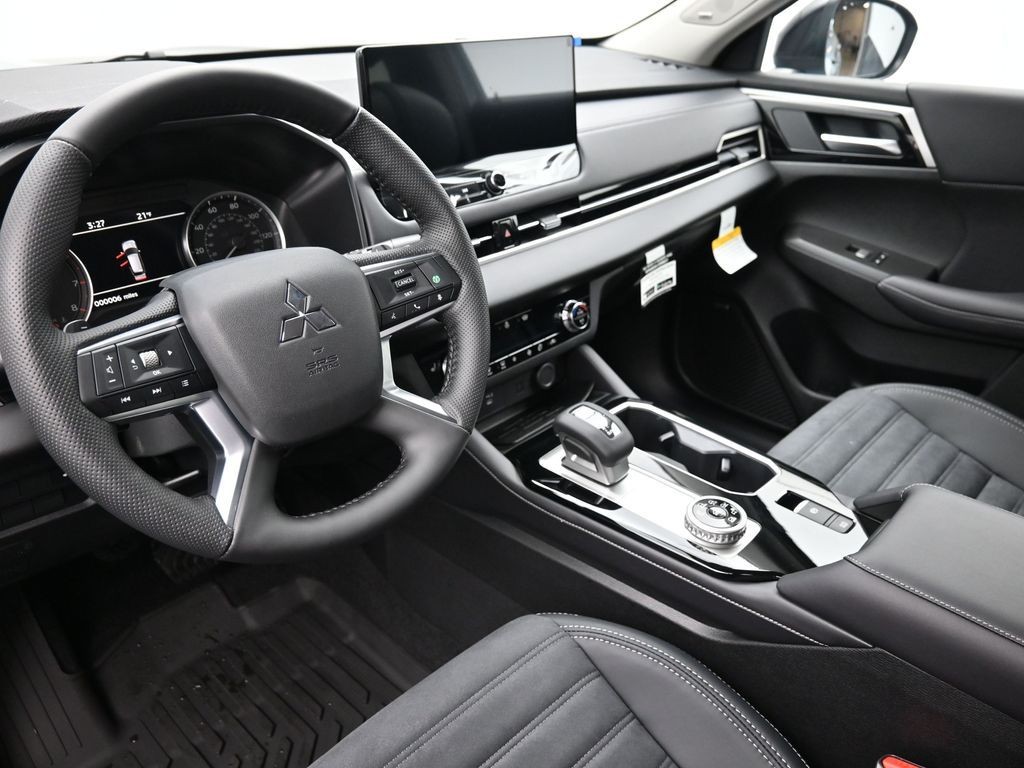 Mitsubishi Outlander Vehicle Full-screen Gallery Image 15