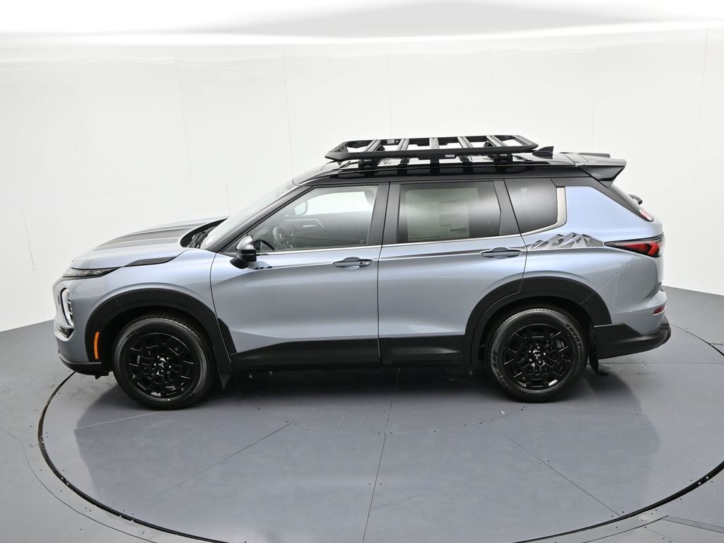 Mitsubishi Outlander Vehicle Full-screen Gallery Image 21