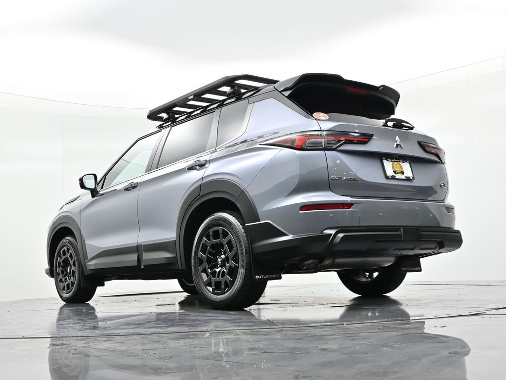 Mitsubishi Outlander Vehicle Full-screen Gallery Image 22