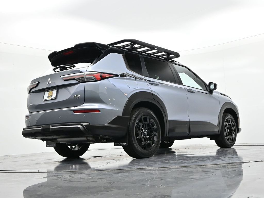 Mitsubishi Outlander Vehicle Full-screen Gallery Image 24