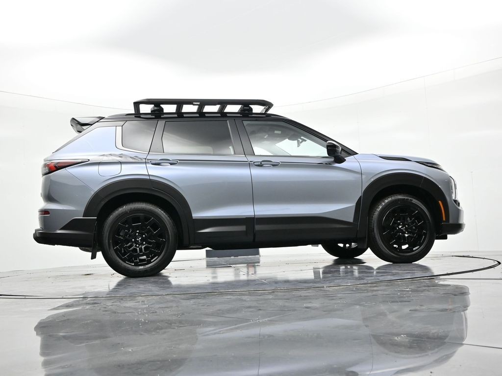 Mitsubishi Outlander Vehicle Full-screen Gallery Image 25