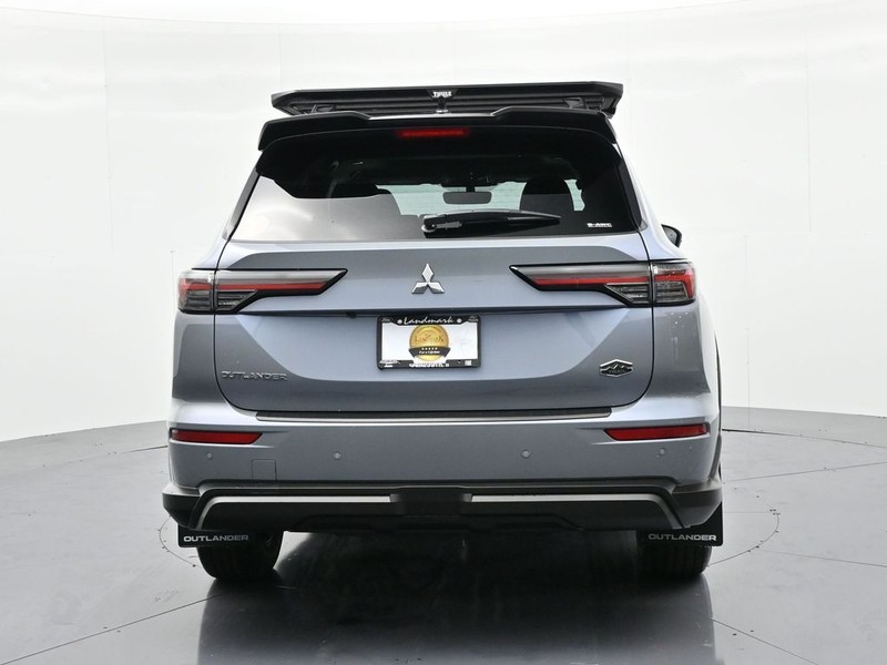 Mitsubishi Outlander Vehicle Full-screen Gallery Image 7