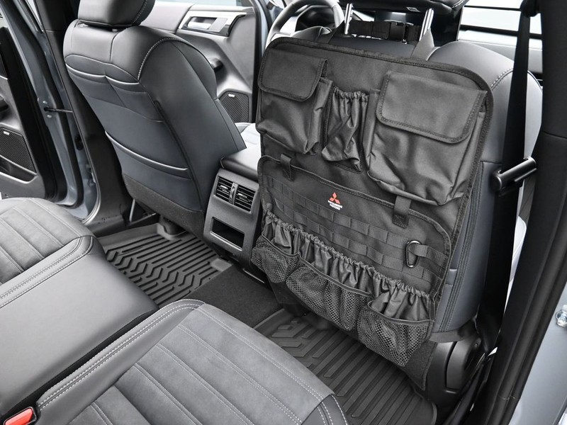 Mitsubishi Outlander Vehicle Full-screen Gallery Image 17