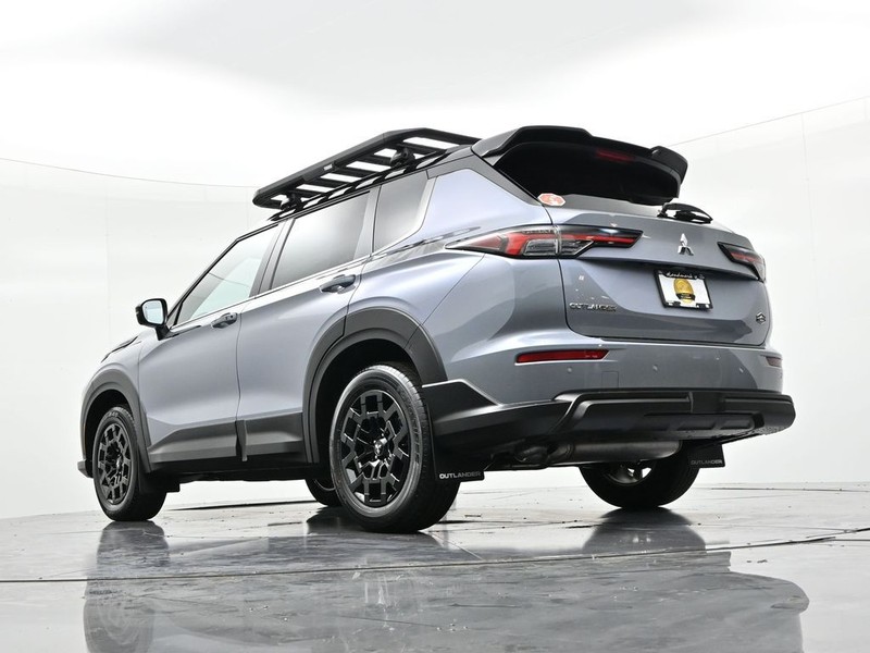 Mitsubishi Outlander Vehicle Full-screen Gallery Image 22