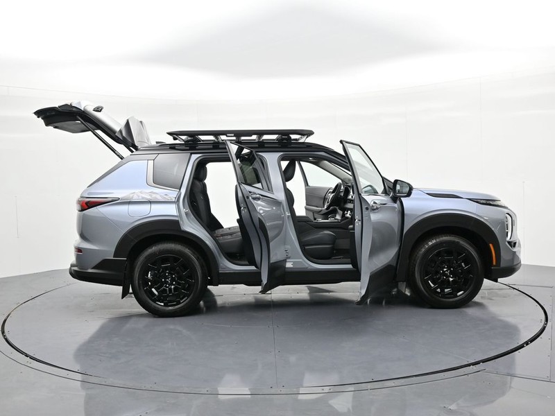 Mitsubishi Outlander Vehicle Full-screen Gallery Image 26