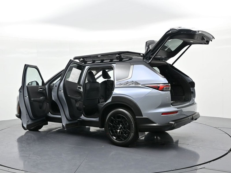 Mitsubishi Outlander Vehicle Full-screen Gallery Image 27