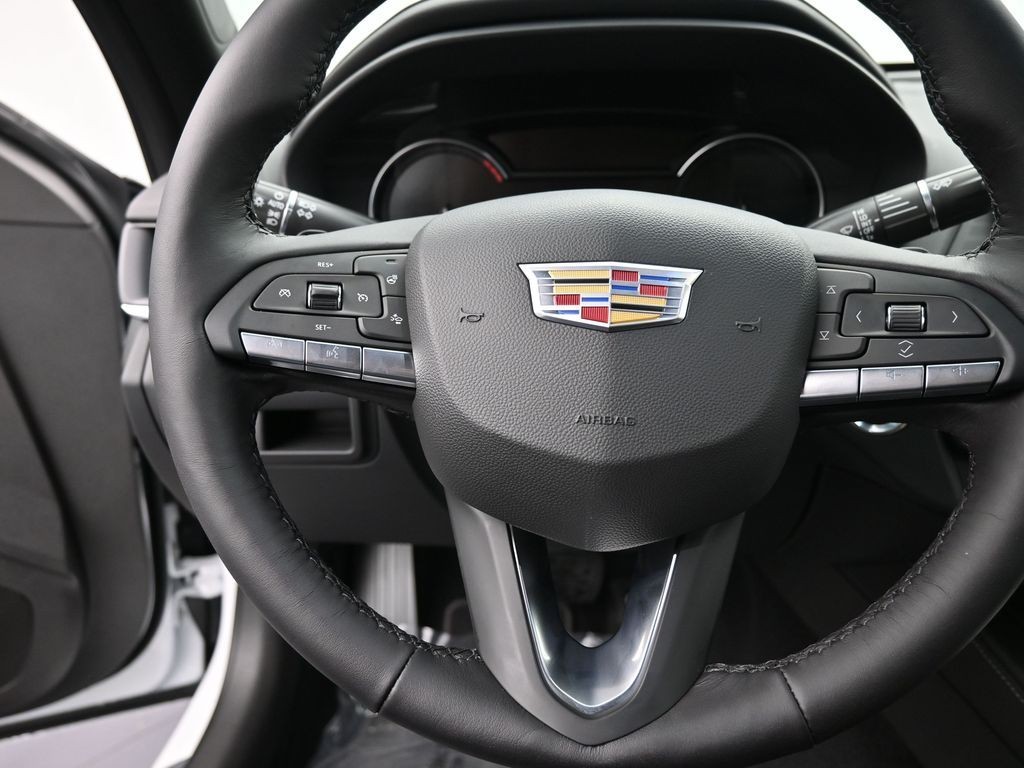 Cadillac CT4 Vehicle Full-screen Gallery Image 11