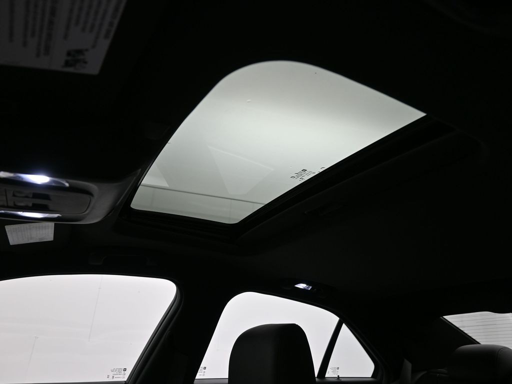 Cadillac CT4 Vehicle Full-screen Gallery Image 15