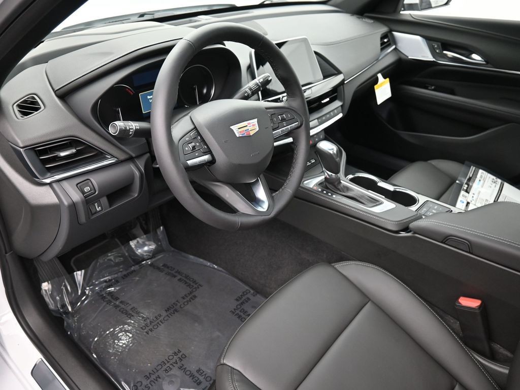 Cadillac CT4 Vehicle Full-screen Gallery Image 16