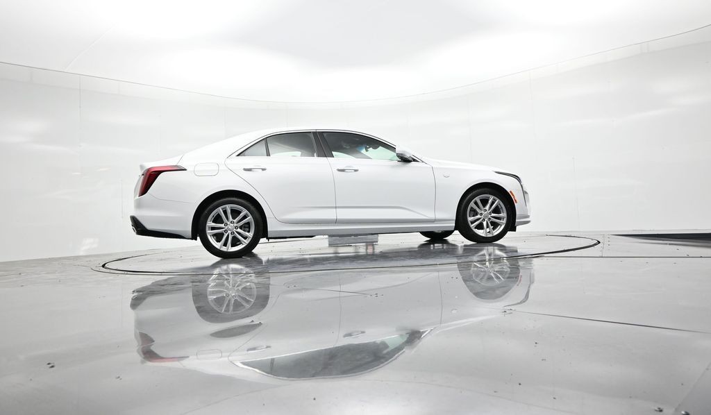 Cadillac CT4 Vehicle Full-screen Gallery Image 24