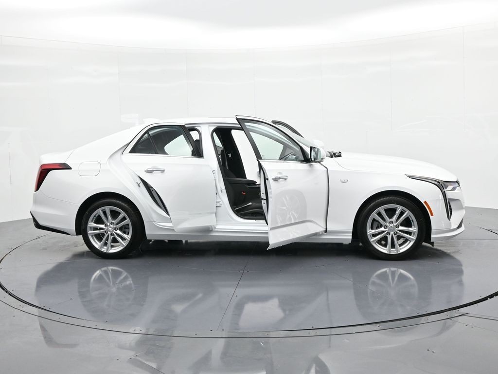 Cadillac CT4 Vehicle Full-screen Gallery Image 25