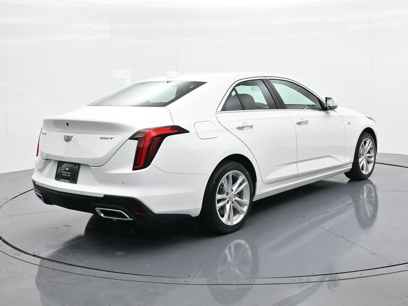 Cadillac CT4 Vehicle Full-screen Gallery Image 6