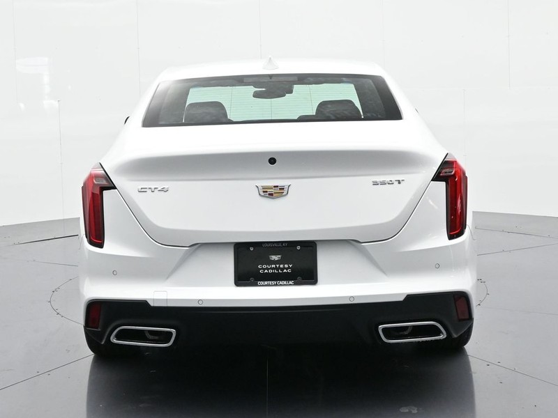 Cadillac CT4 Vehicle Full-screen Gallery Image 7