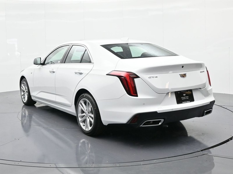 Cadillac CT4 Vehicle Full-screen Gallery Image 8