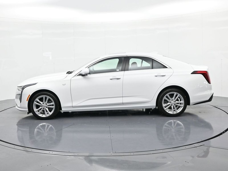 Cadillac CT4 Vehicle Full-screen Gallery Image 9