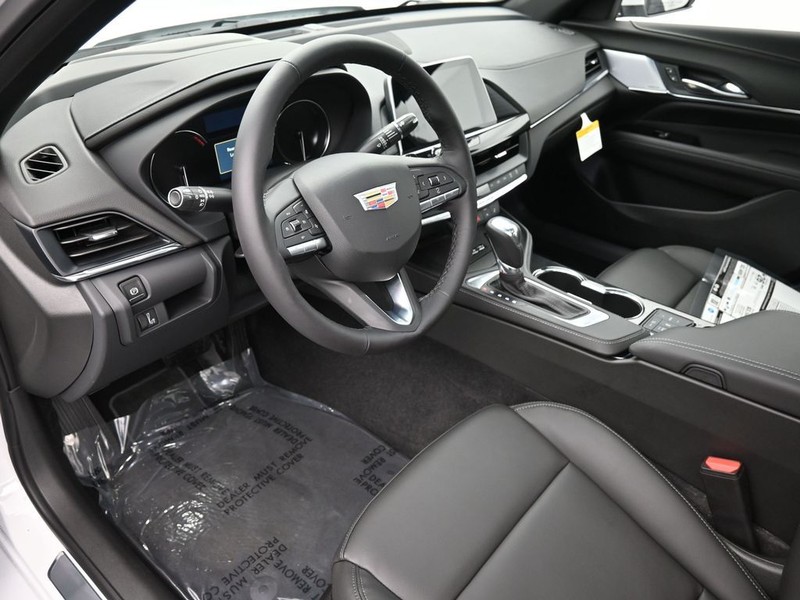 Cadillac CT4 Vehicle Full-screen Gallery Image 16