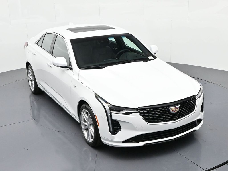Cadillac CT4 Vehicle Full-screen Gallery Image 17