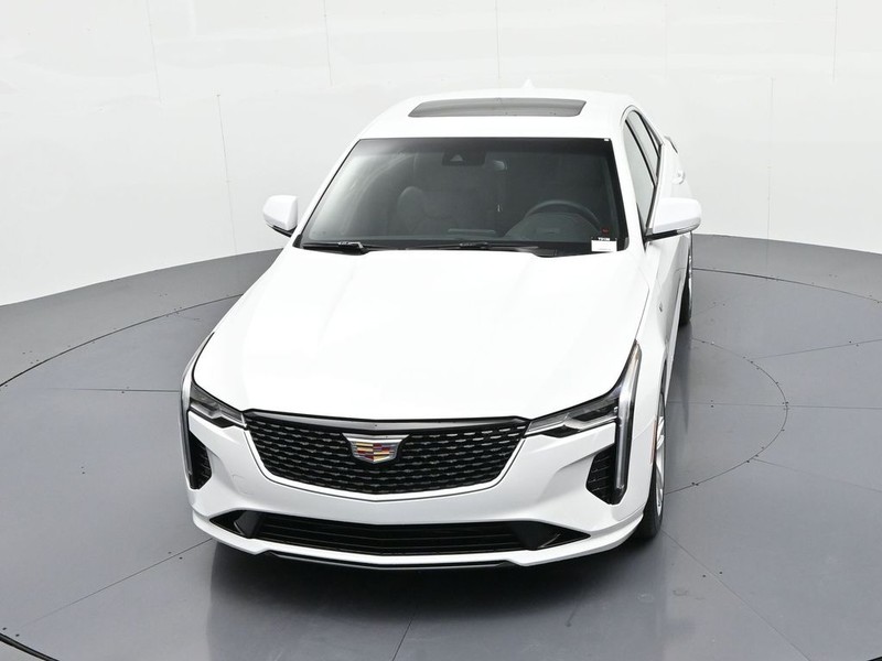 Cadillac CT4 Vehicle Full-screen Gallery Image 18