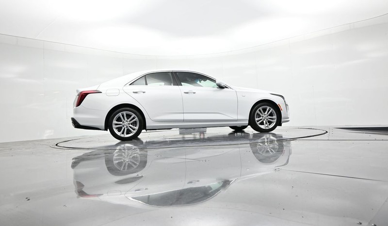 Cadillac CT4 Vehicle Full-screen Gallery Image 24