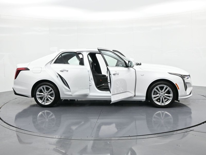 Cadillac CT4 Vehicle Full-screen Gallery Image 25