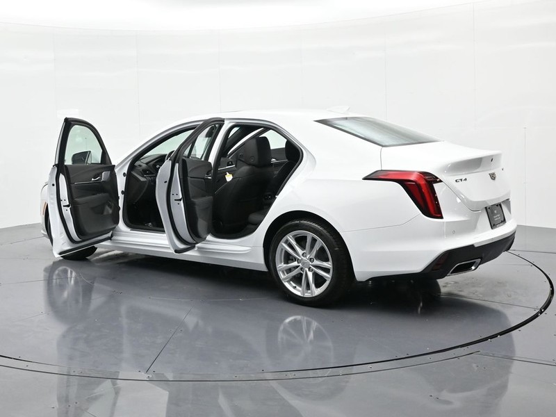 Cadillac CT4 Vehicle Full-screen Gallery Image 26