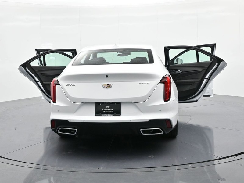 Cadillac CT4 Vehicle Full-screen Gallery Image 28