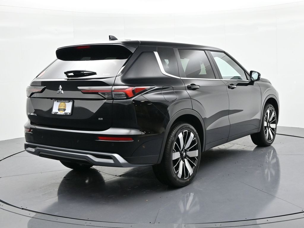 Mitsubishi Outlander Vehicle Full-screen Gallery Image 6