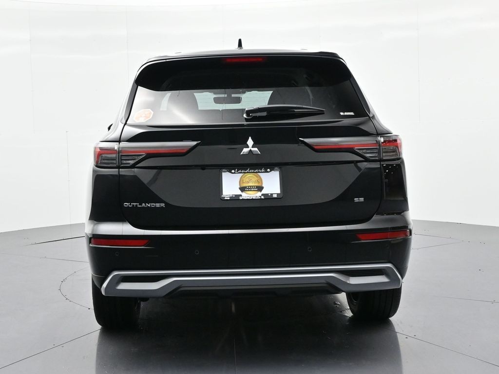Mitsubishi Outlander Vehicle Full-screen Gallery Image 7