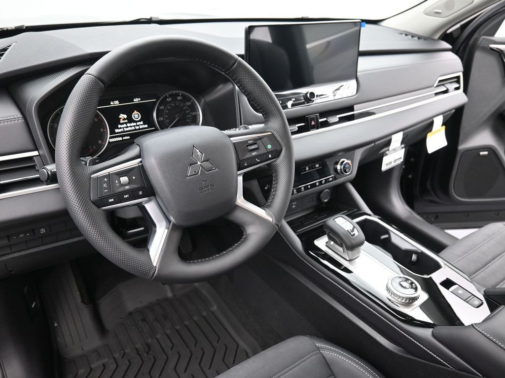 Mitsubishi Outlander Vehicle Full-screen Gallery Image 16