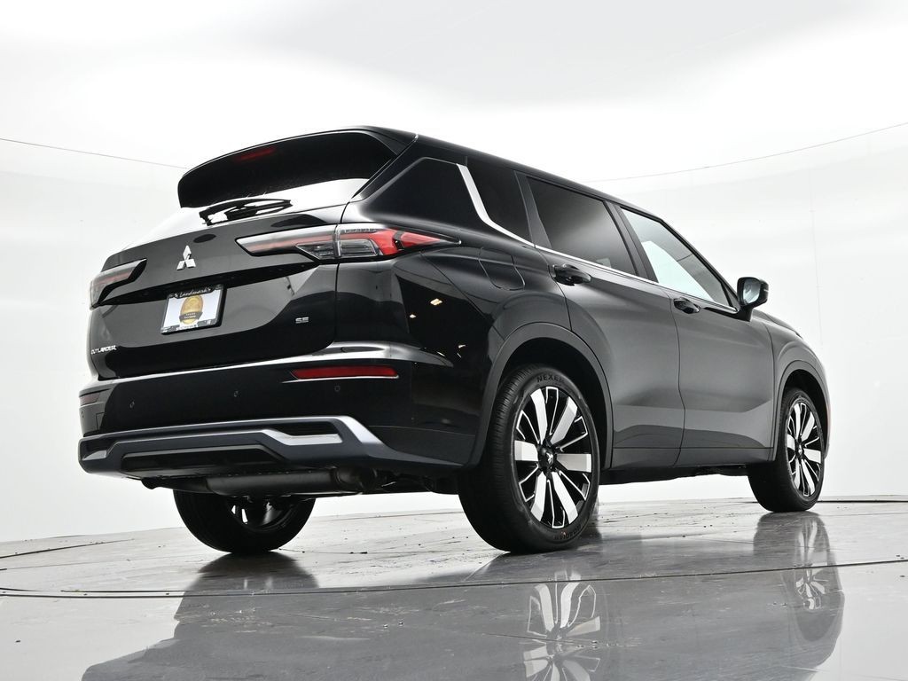 Mitsubishi Outlander Vehicle Full-screen Gallery Image 19