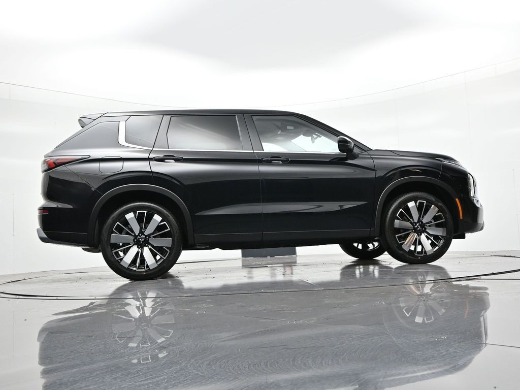 Mitsubishi Outlander Vehicle Full-screen Gallery Image 20