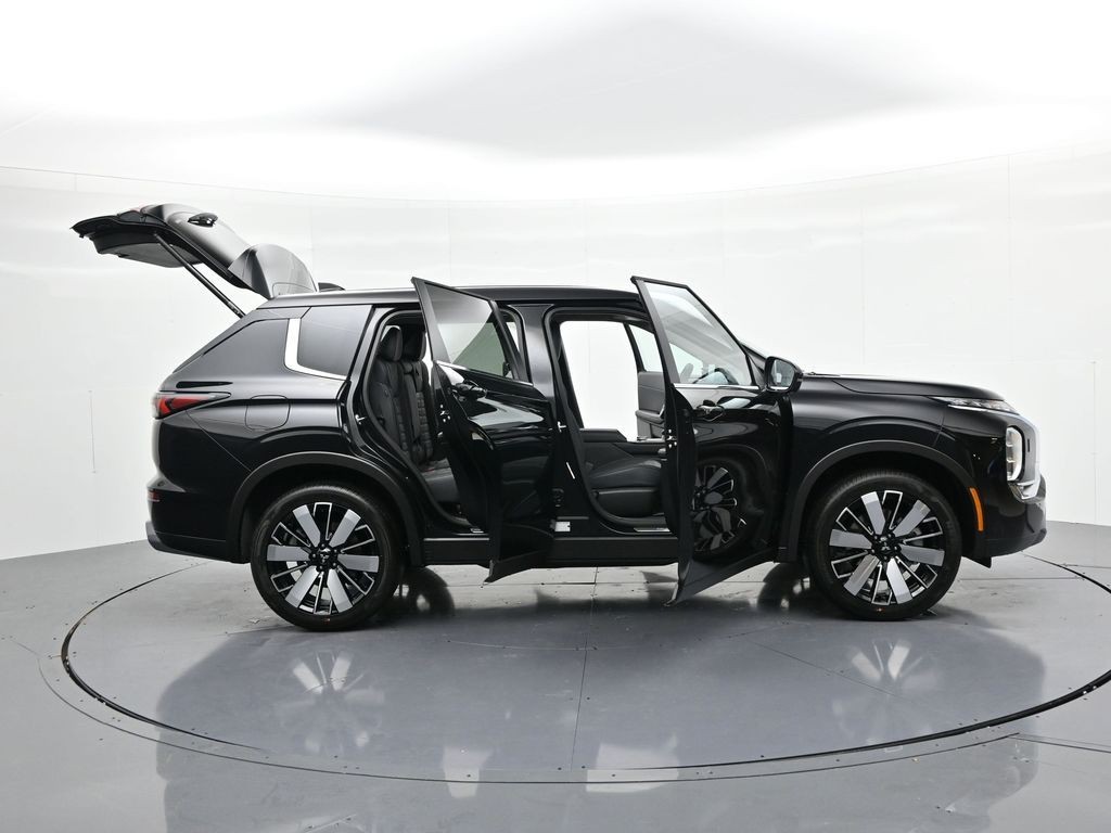 Mitsubishi Outlander Vehicle Full-screen Gallery Image 21