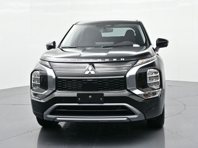 Mitsubishi Outlander Vehicle Full-screen Gallery Image 3