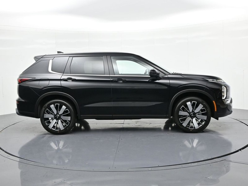 Mitsubishi Outlander Vehicle Full-screen Gallery Image 5