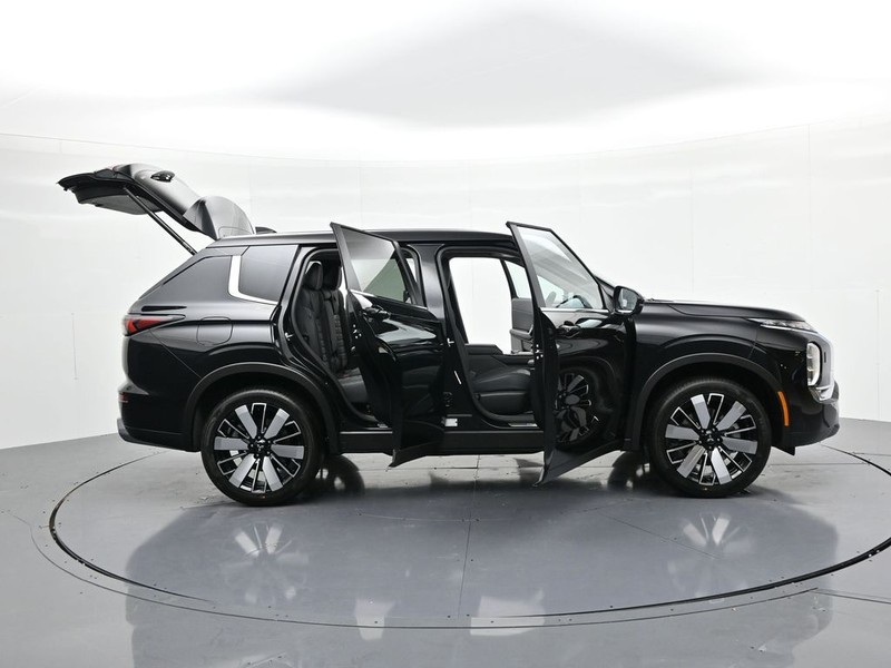 Mitsubishi Outlander Vehicle Full-screen Gallery Image 21