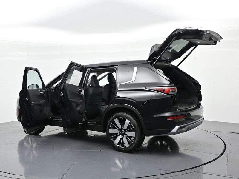 Mitsubishi Outlander Vehicle Full-screen Gallery Image 22
