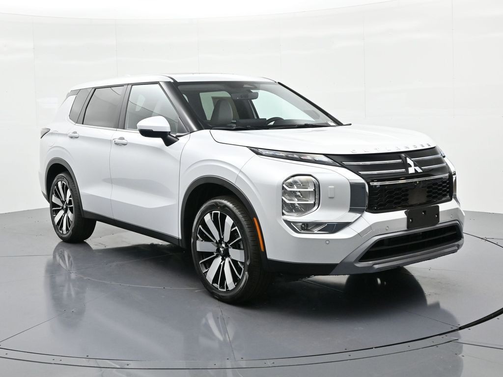 Mitsubishi Outlander Vehicle Full-screen Gallery Image 4