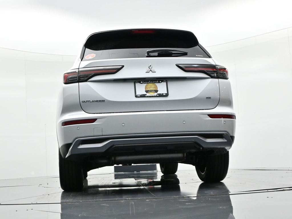 Mitsubishi Outlander Vehicle Full-screen Gallery Image 22