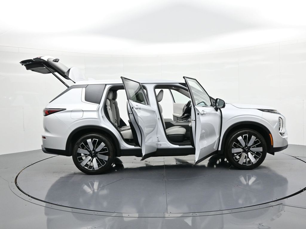 Mitsubishi Outlander Vehicle Full-screen Gallery Image 25