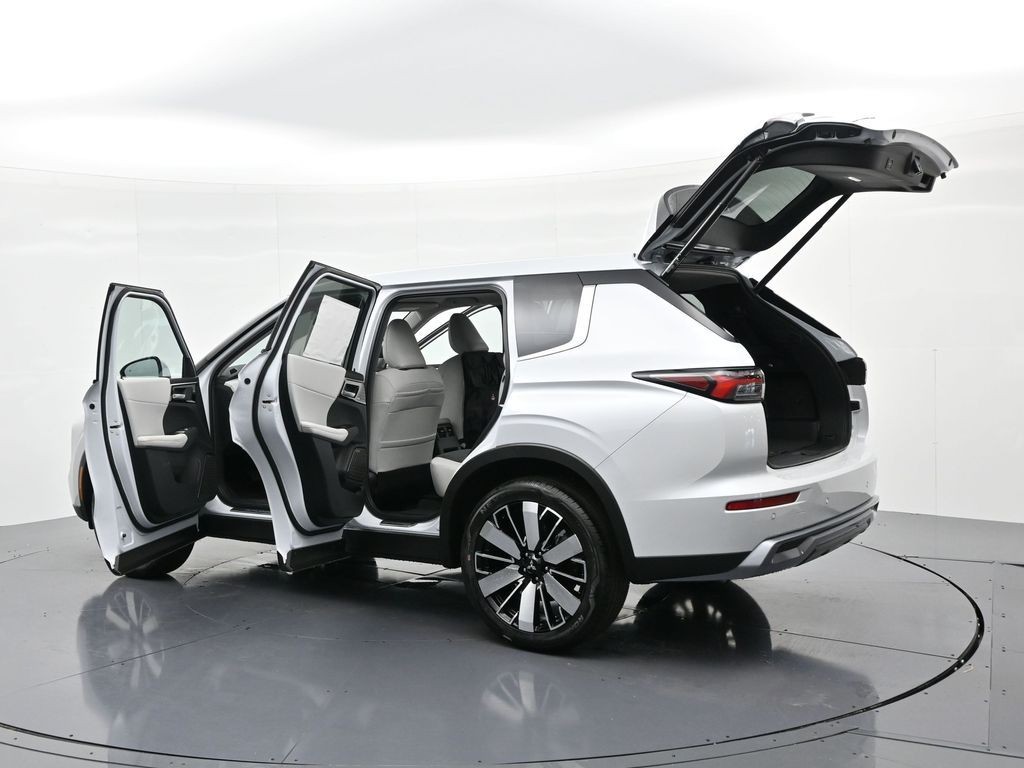 Mitsubishi Outlander Vehicle Full-screen Gallery Image 26