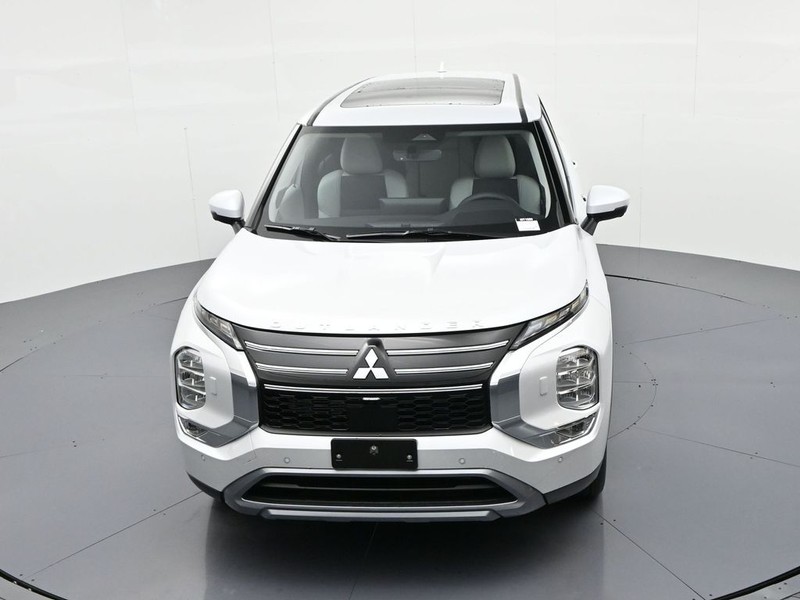 Mitsubishi Outlander Vehicle Full-screen Gallery Image 18