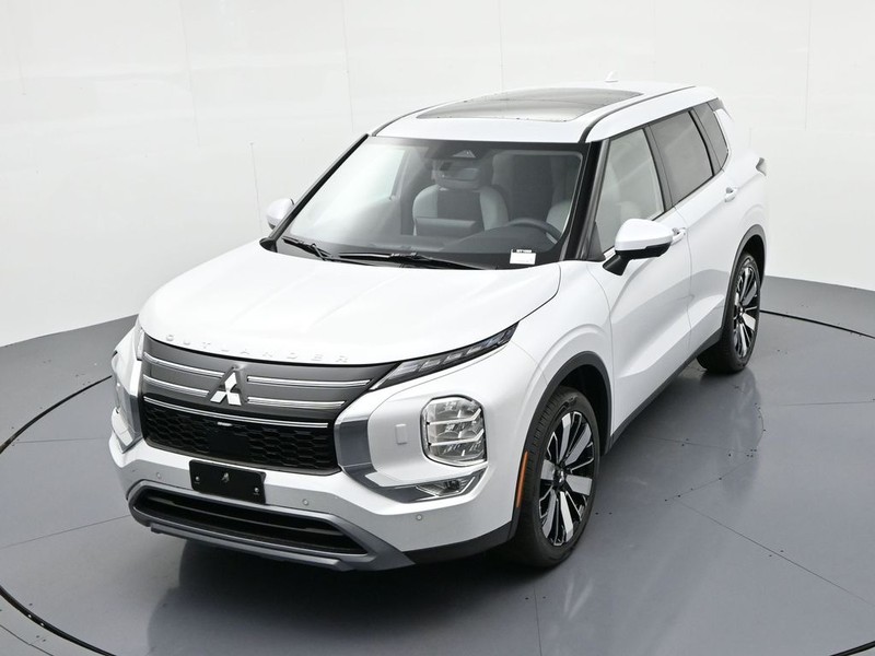 Mitsubishi Outlander Vehicle Full-screen Gallery Image 19