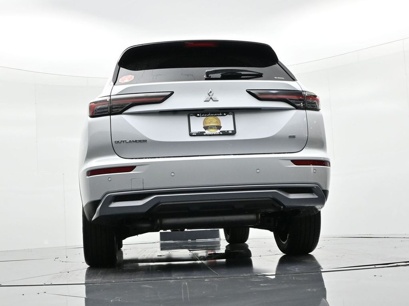 Mitsubishi Outlander Vehicle Full-screen Gallery Image 22